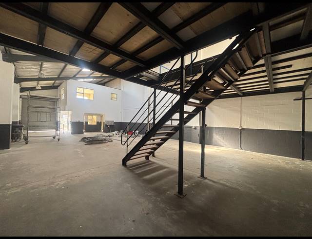 275M² WAREHOUSE TO LET IN STRAND INDUSTRIA
